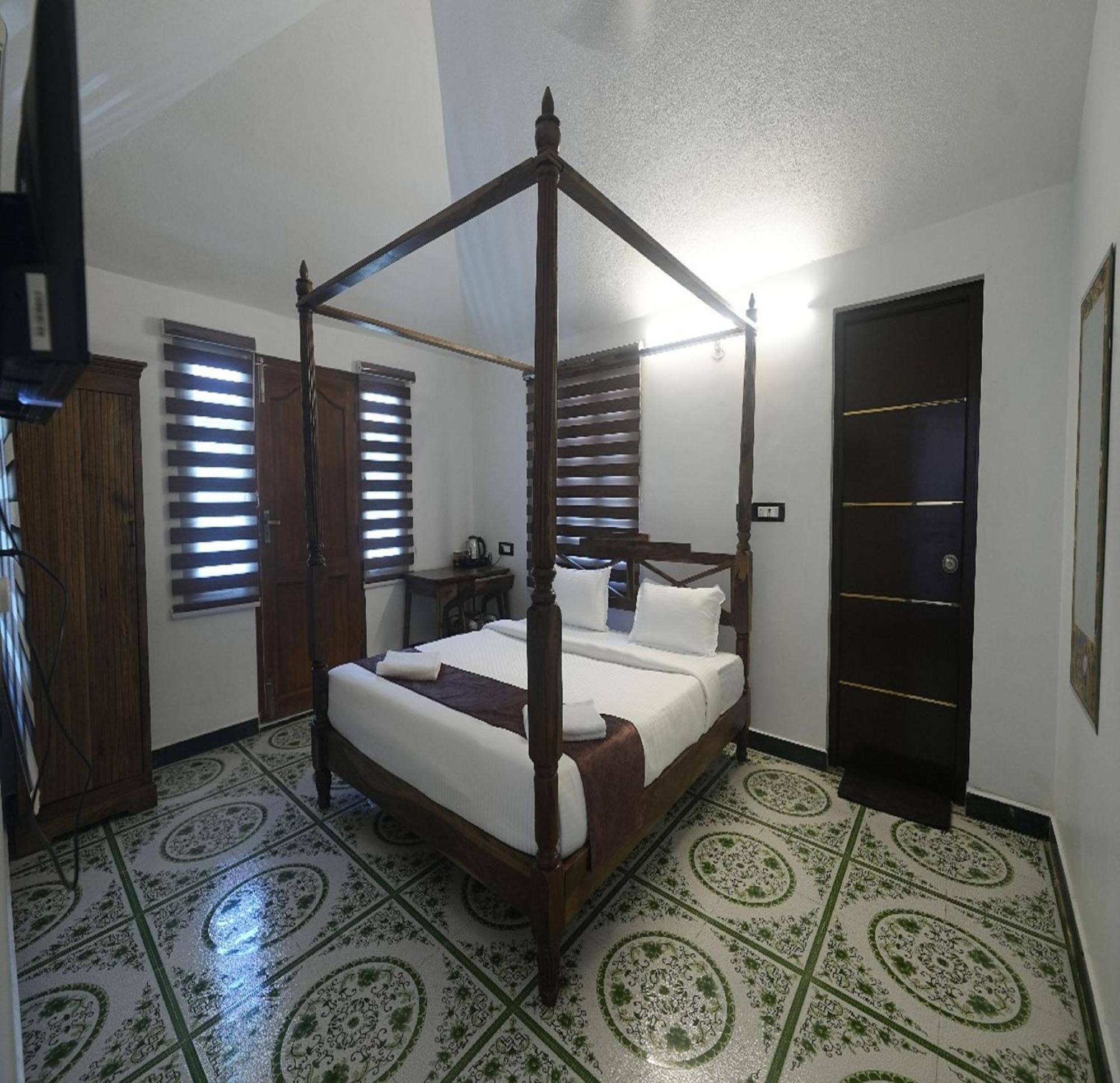 Courtyard Castle Heritage Resort Pondicherry Exterior foto